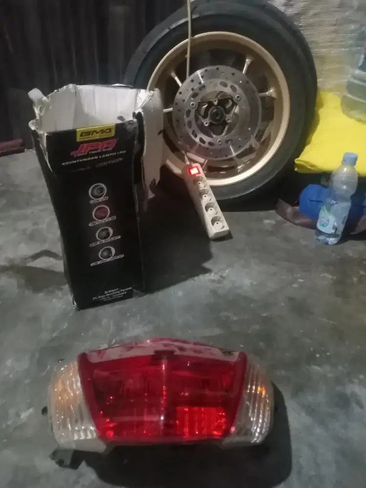 Barang copotan lampu belakang nmax