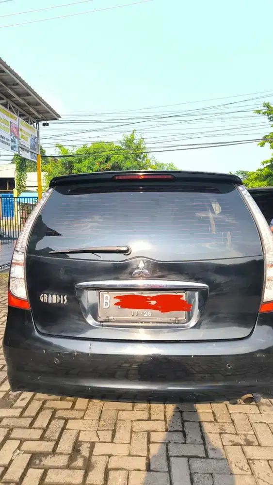 Mitsubishi Grandis 2010 Bensin