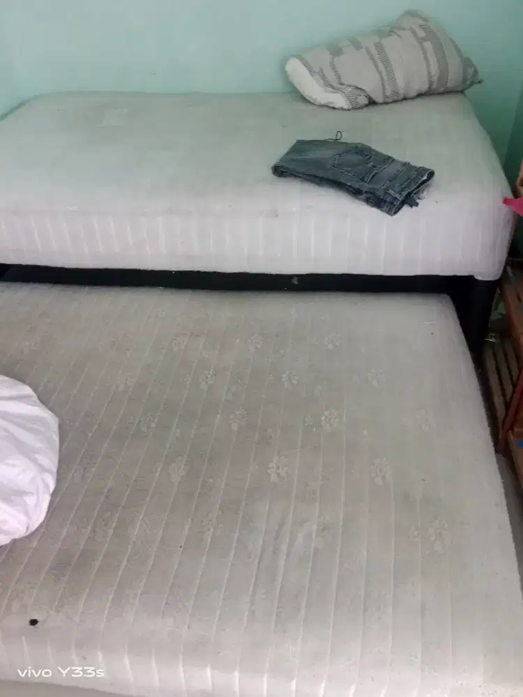 Tempat tidur sorong