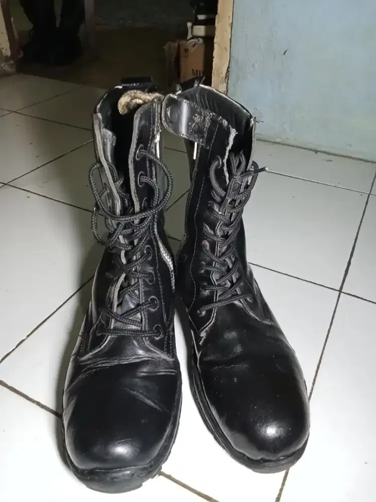 Sepatu satpam tali ukuran 41