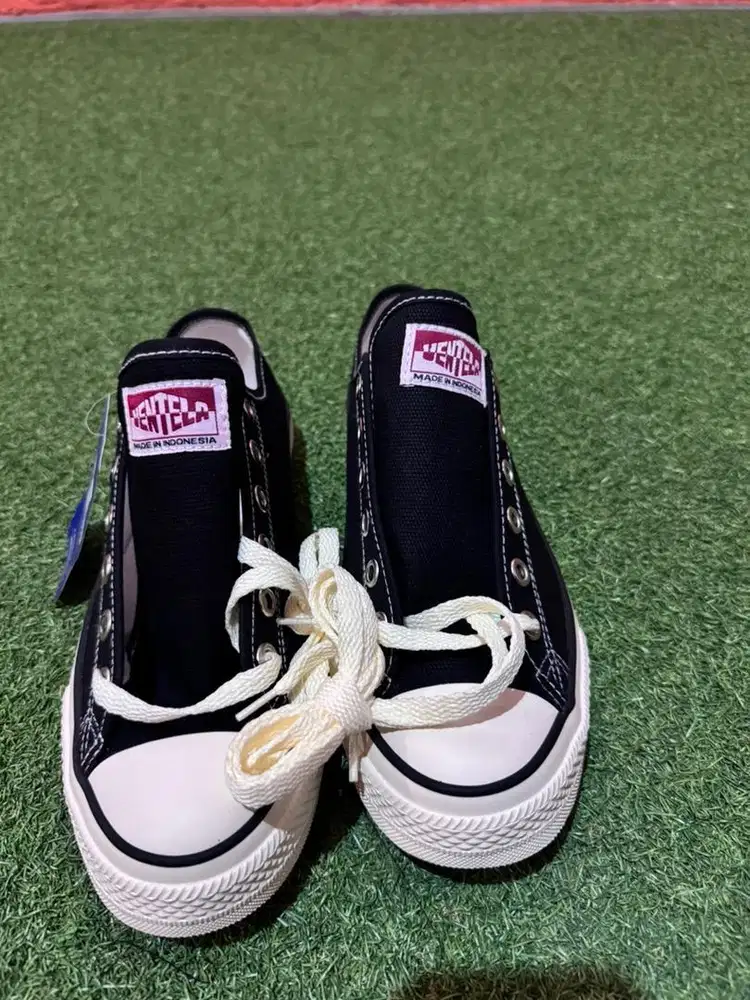Sepatu ventela ukuran 41 black natural