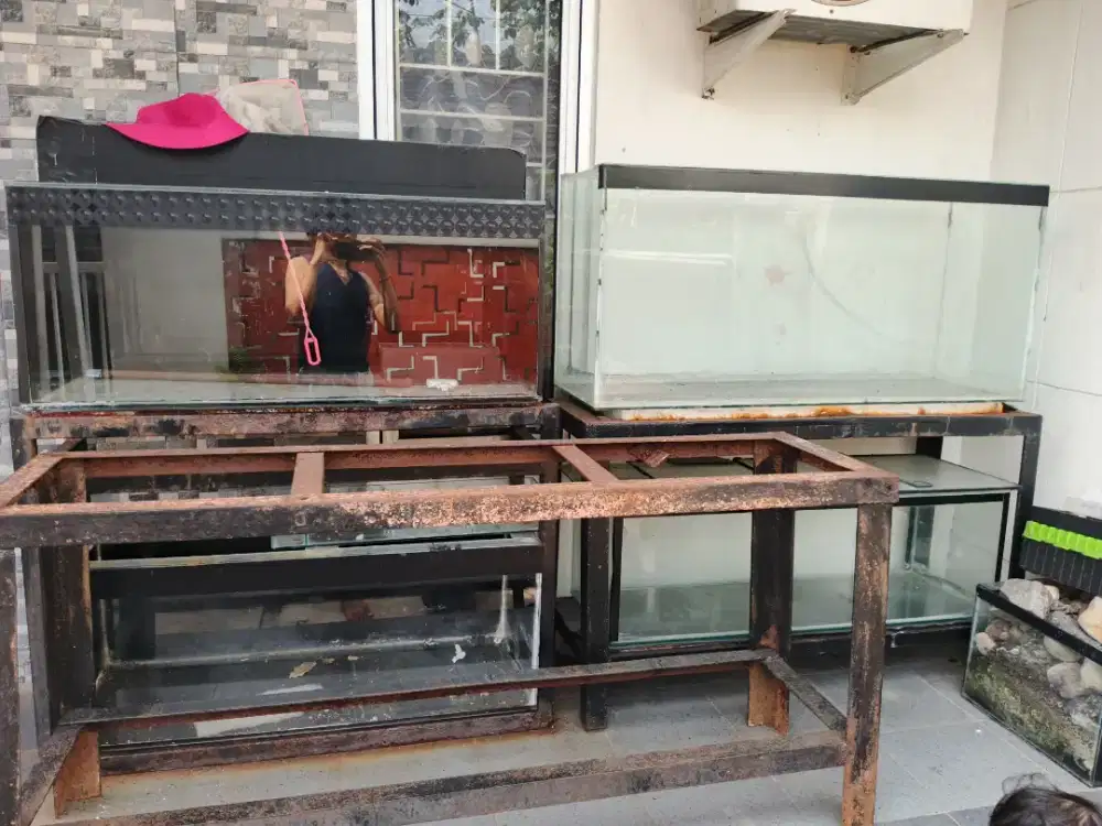 Di jual aquarium borongan dan rak besi aquarium