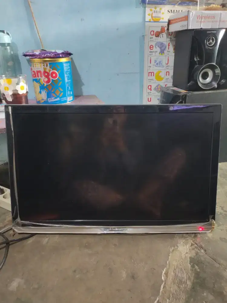 TV 24 INCH KONDISI HIDUP