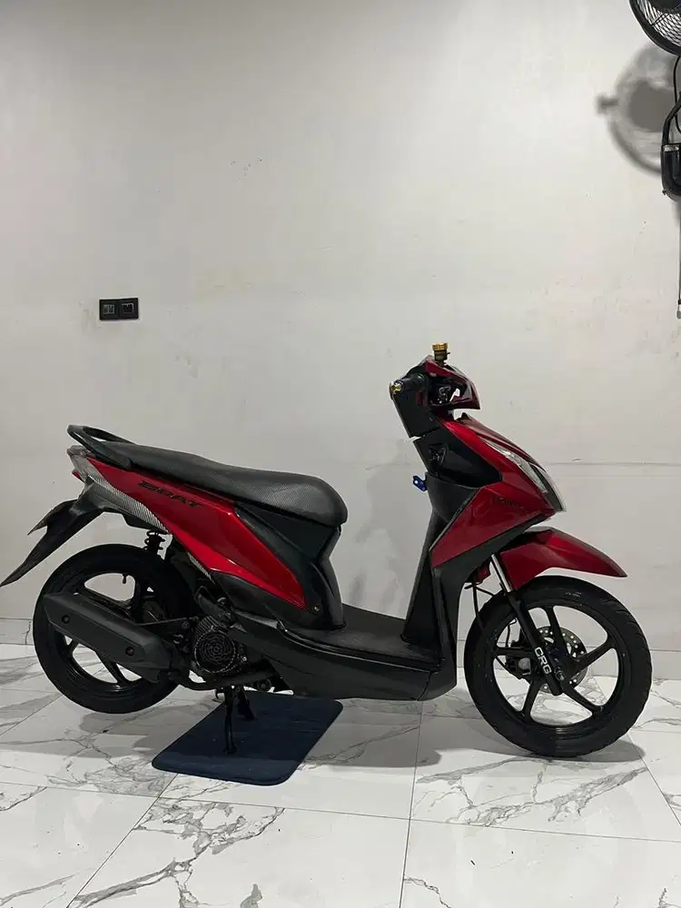 Honda Beat FI Tahun 2015 Warna Merah Modif