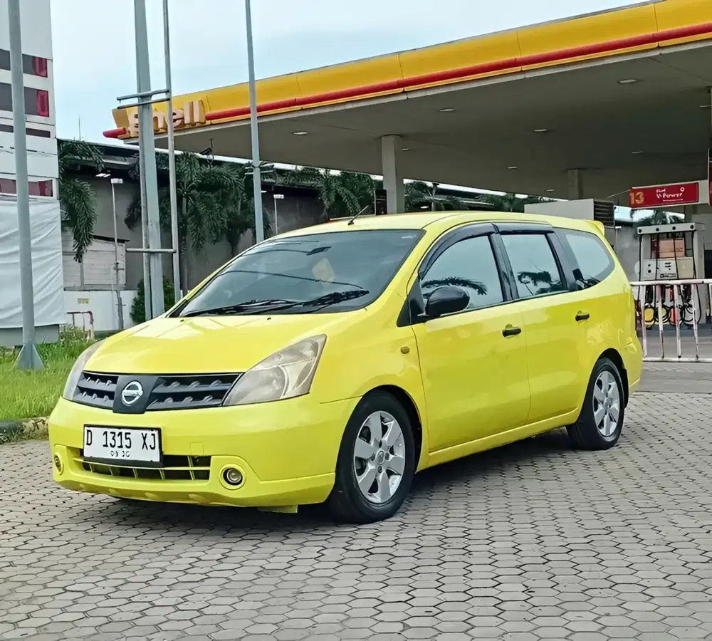 Nissan Grand livina XV 2009 MT