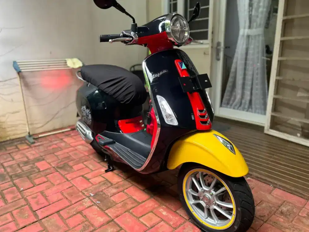 Vespa Disney Mickey Mouse Edition