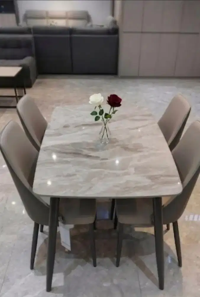 STARLEAD dinner table. Meja makan dengan 4 kursi