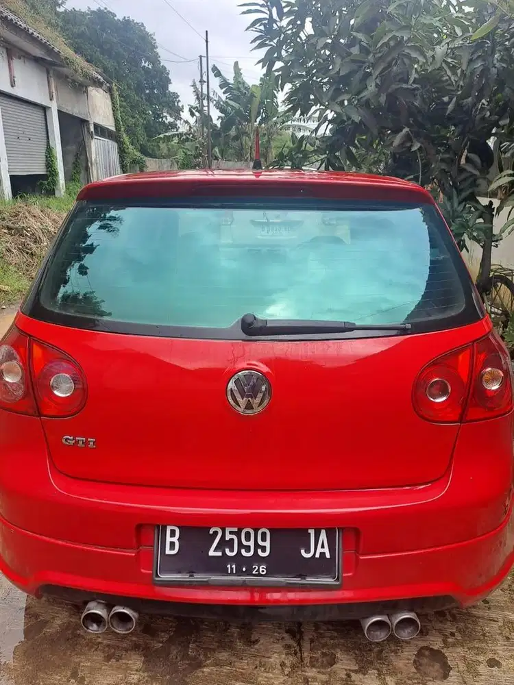 Di jual vw golf gti warna merah thn 2005 mk5