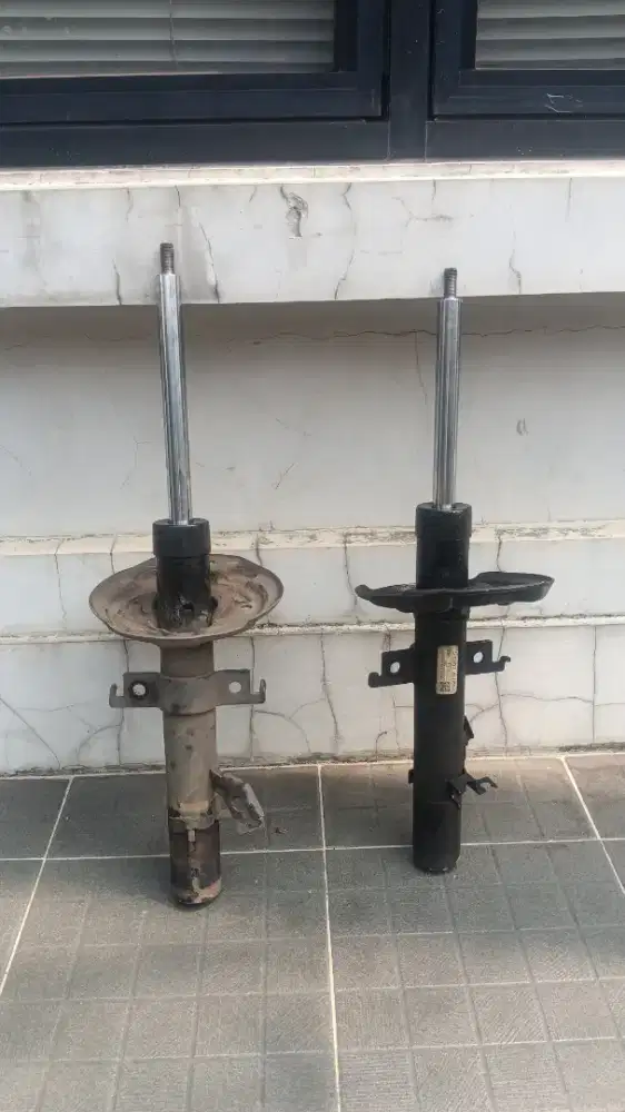 Dijual Sepasang Shockbreaker Depan Copotan Nissan Xtrail 2017 Original