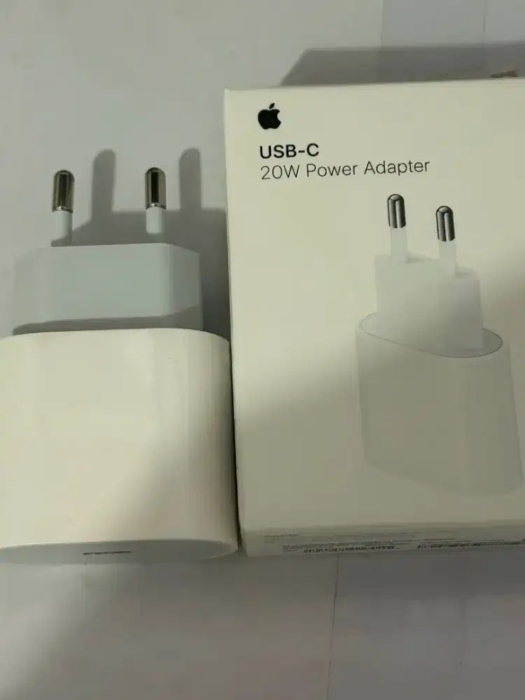 Dijual powe adapter 20 w buat iphone tipe baru, like new