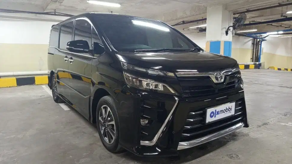DP MURAH Toyota Voxy 2.0 Bensin-AT 2018 CBYIB