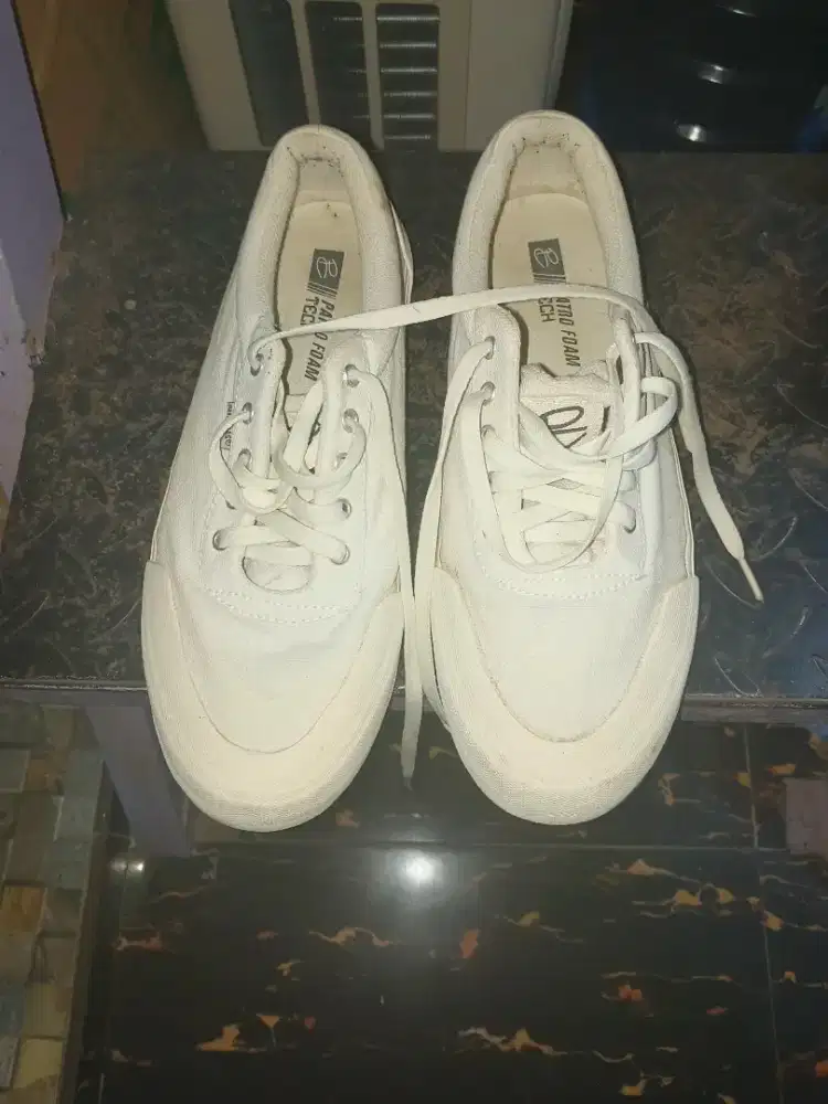 Sneakers pria (Bekas)