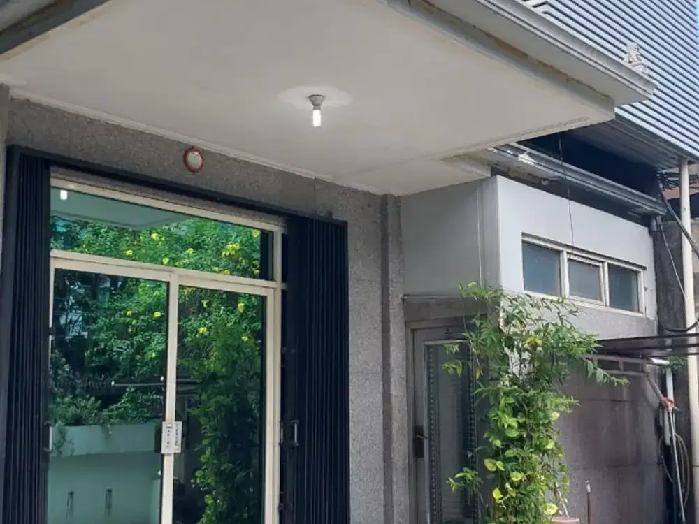 Gedung 3,5 lantai ex Kantor dan Gudang, Lokasi Strategis di Gunung Sahari  Jakarta Pusat