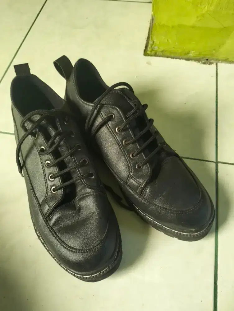 sepatu docmart cocok untuk ngantor