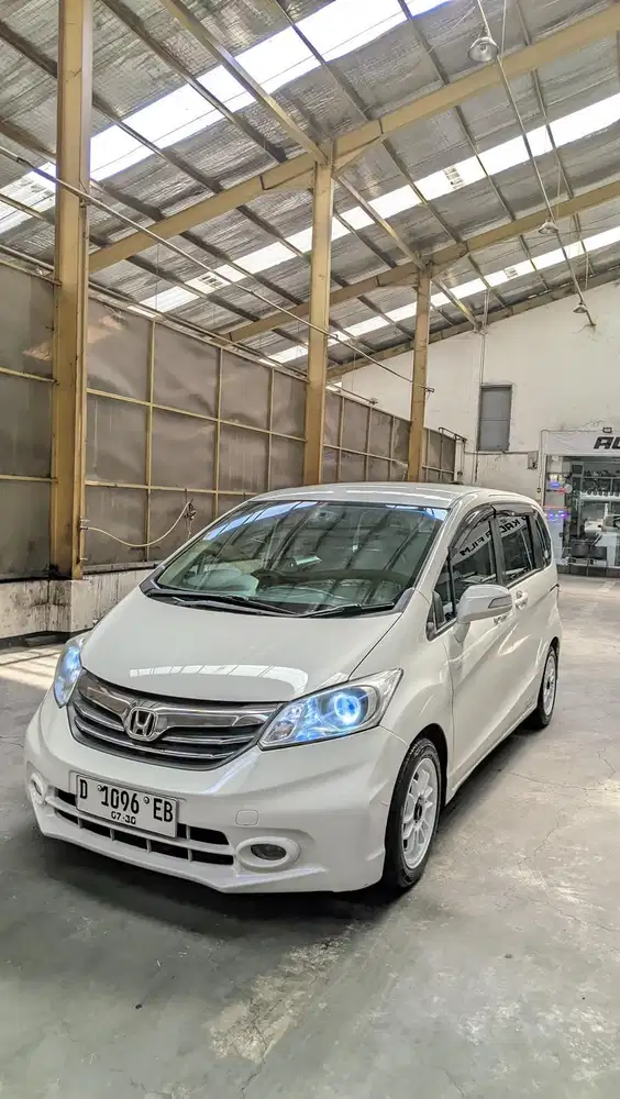 Honda Freed E Psd 2013 double blower antik mulus terawat putih matic