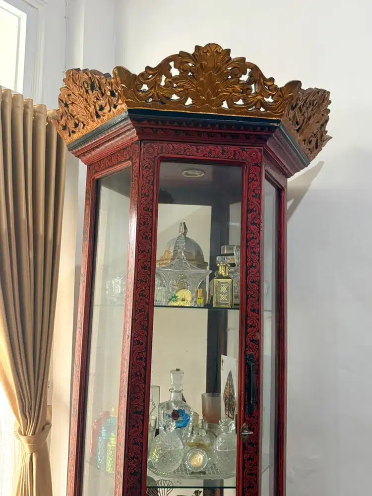 Dijual lemari jati ruang tamu tidak sama isi