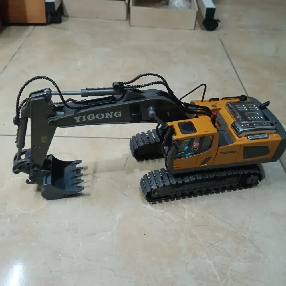 RC Excavator Yigong 11CH 2,4GHZ