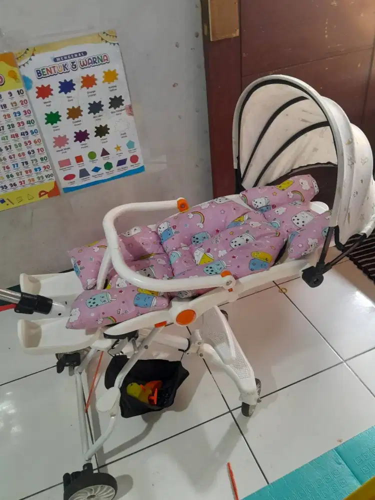Stroller bayi seperti baru