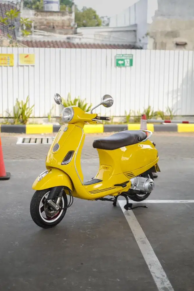 VESPA LX 150 2VIE TAHUN 2012