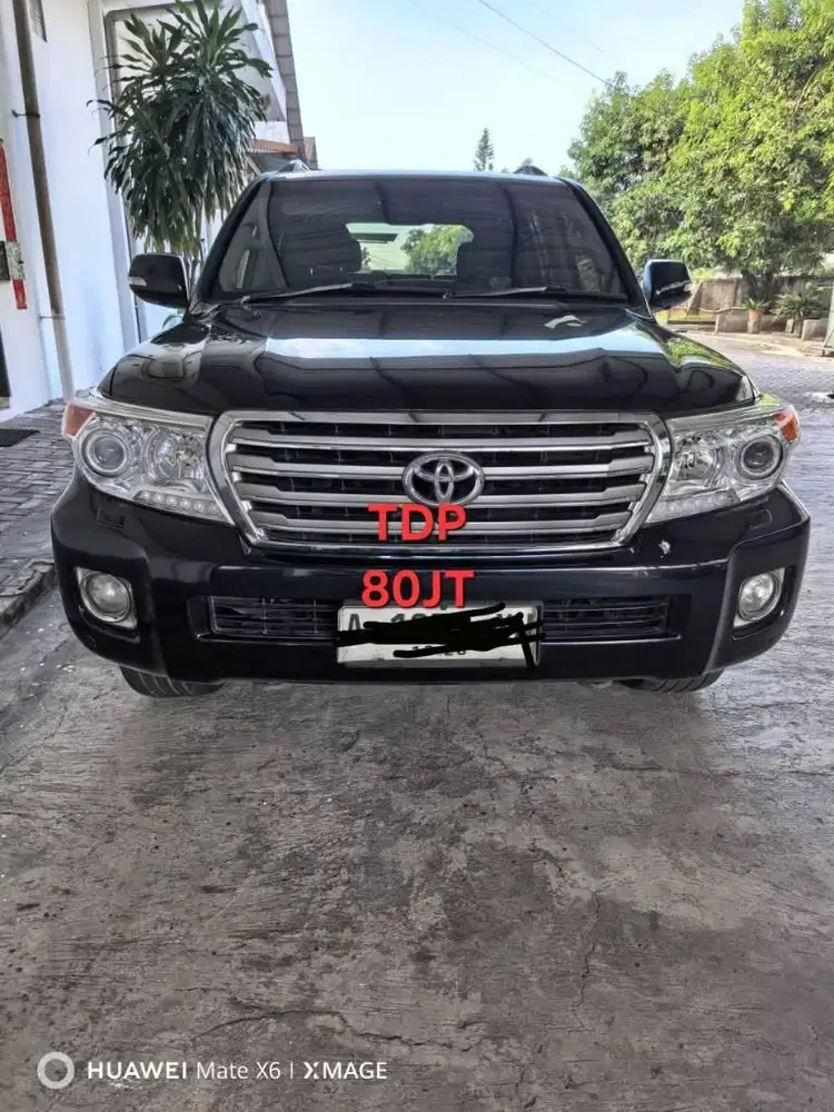 Toyota Land Cruiser 200 Full Spec Matic Tahun 2012 Kondisi Mulus