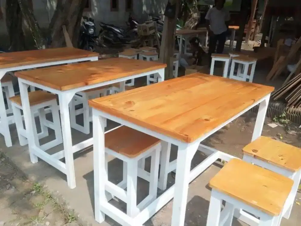 Mengerjakan.meja+kursi.cafe,resto dll.kayu jati belanda.