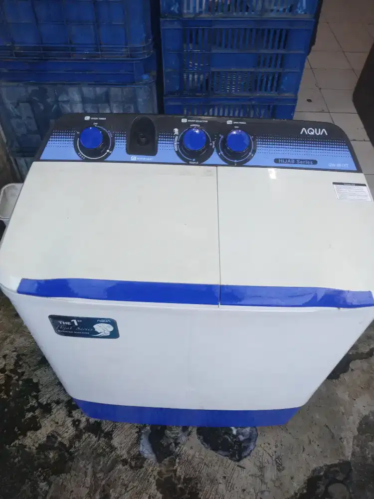 Di jual mesin cuci 2 tabung merek akua