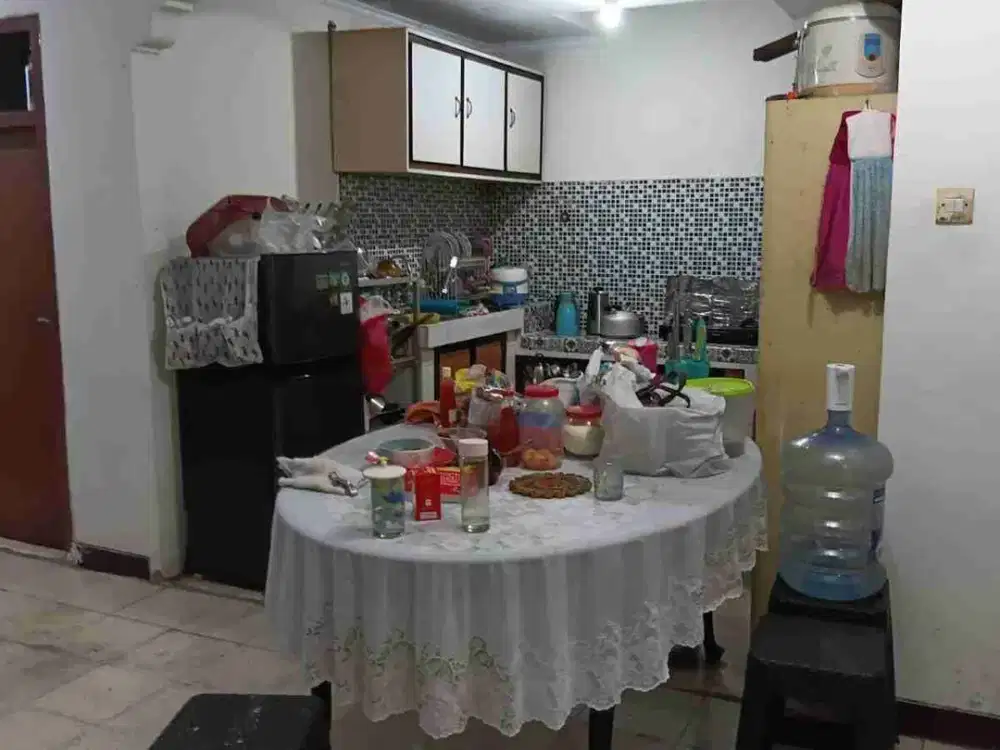 Rumah di lokasi strategis 50m dari terminal rawamangun