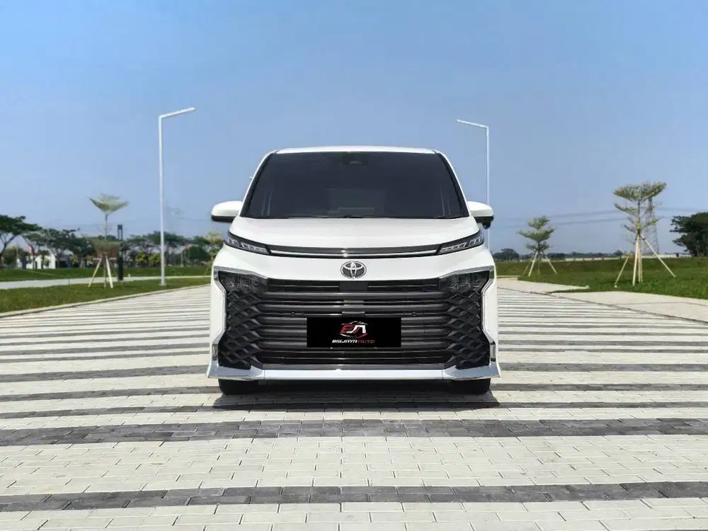 2023 TOYOTA VOXY 2.0 CVT TSS 2024 MOBIL KELUARGA TERMURAH PUTIH