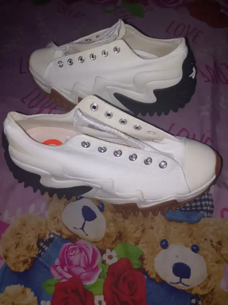 Sepatu Convers Run star motion