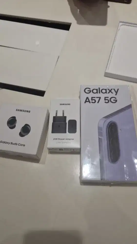 Samsung a57 8/256 free adaptor 25w + buds core