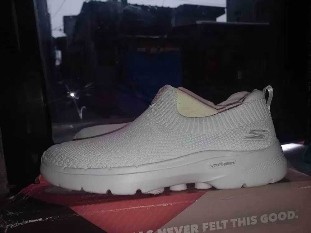 SKECHERS STUNING VIEW