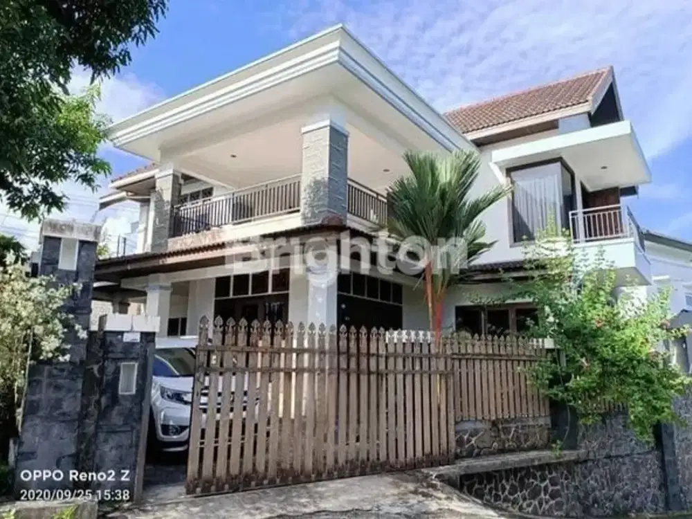 RUMAH DUA LANTAI FULL FURNISHED DI PERUMAHAN PUPUK