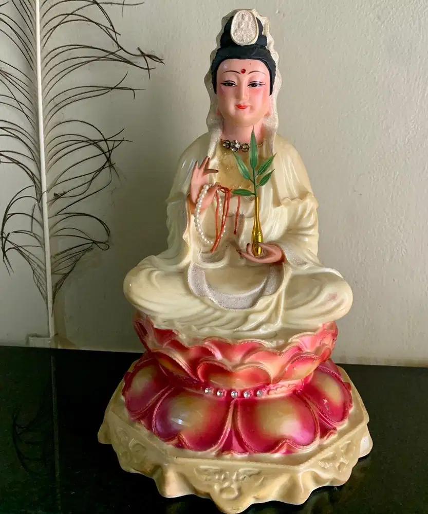 Patung Kwan Im Poosat