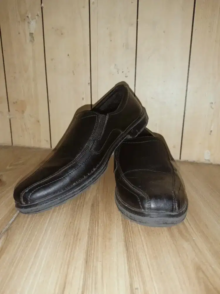 Sepatu pantofel mascotte