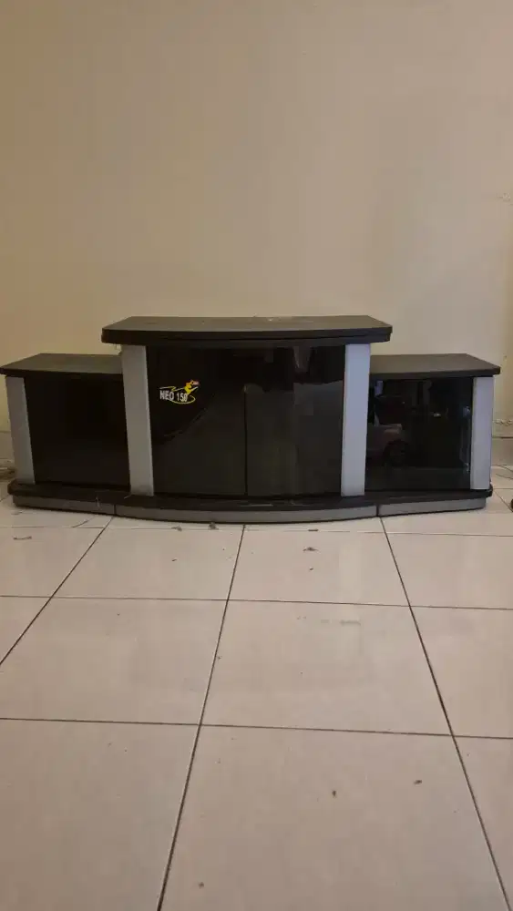 Rak TV atau Meja Lemari TV