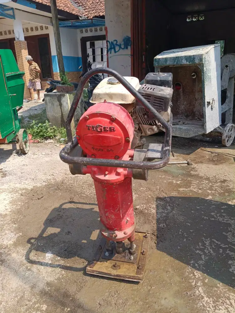 Jual Mesin Pemadat Stamper Kuda Tiger Kondisi Mulus Tarikan Kuat