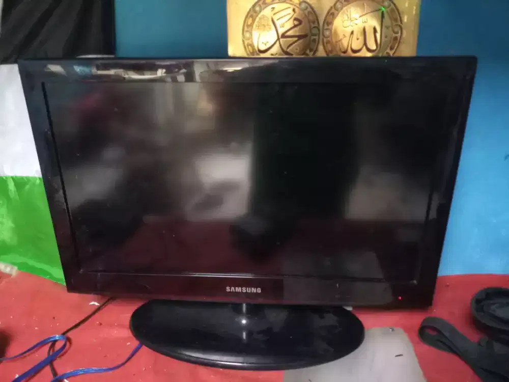 Lcd tv samsung 26inc berikut setboxnya