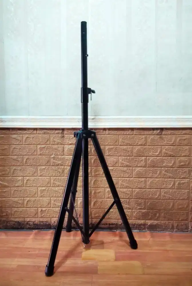 Stand speaker satu unit