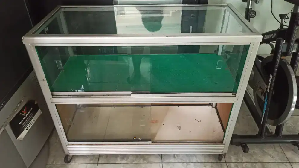 Di Jual Etalase