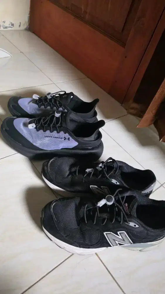 Sepatu olaraga bekas