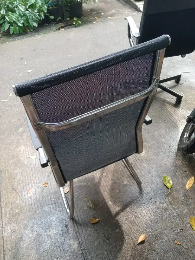 Kursi kantor siap pakai