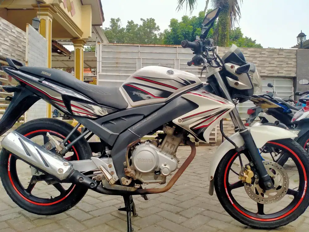 Yamaha Vixion lengkap motor sehat walafiat keterangan detail dibawah