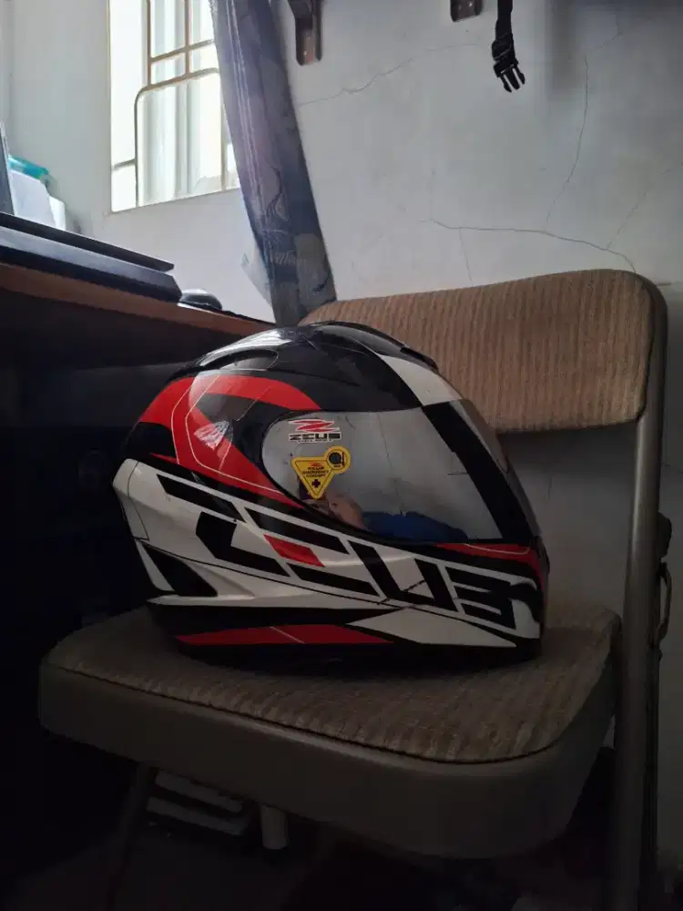 Helm Zeus Zs-806