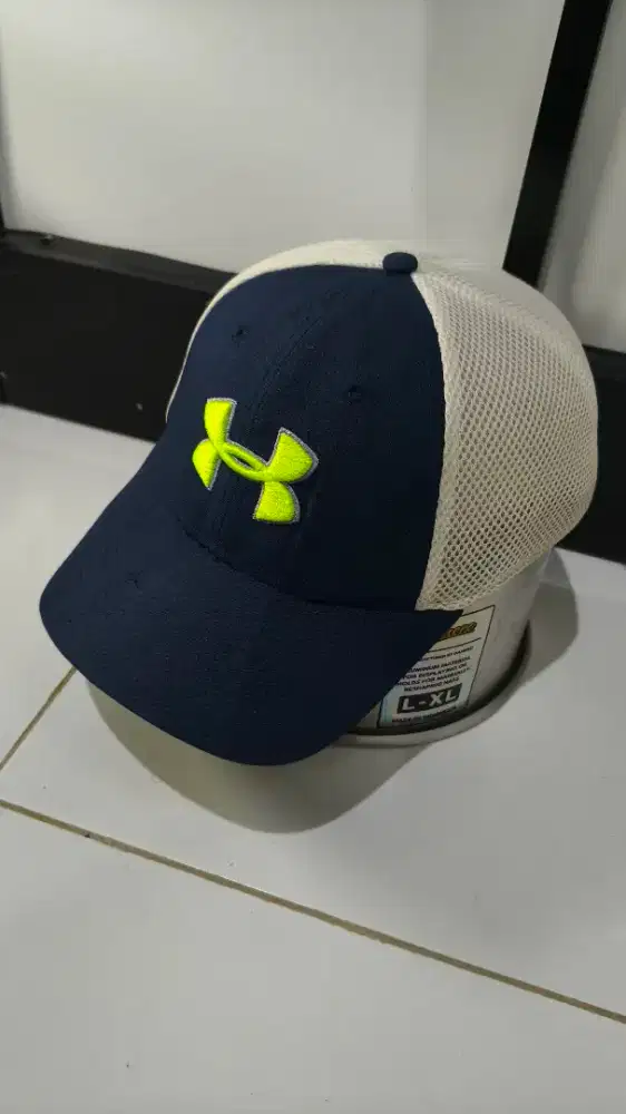 Topi Under Armour Golf Mesh Stretch