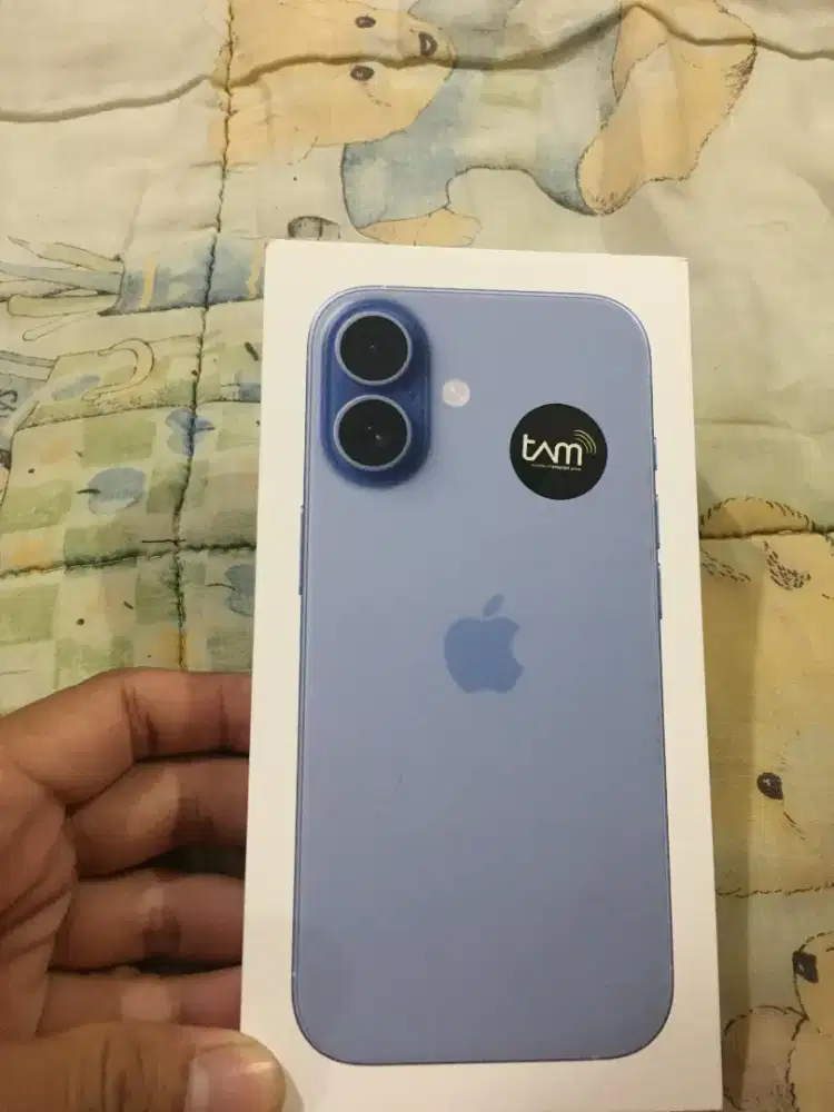 Iphone 17 basic 256gb BNIB green Peel TAM/Erafone
