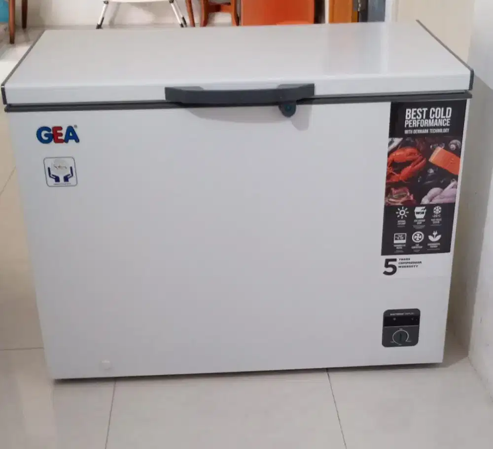 FREEZER GEA 318 LITER