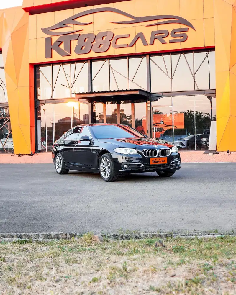 BMW 520i Luxury Lci (Facelift) 2015 Hitam