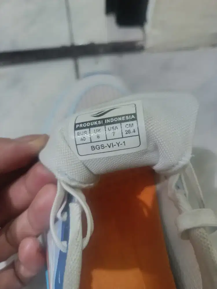 Sepatu running desle ukuran 40