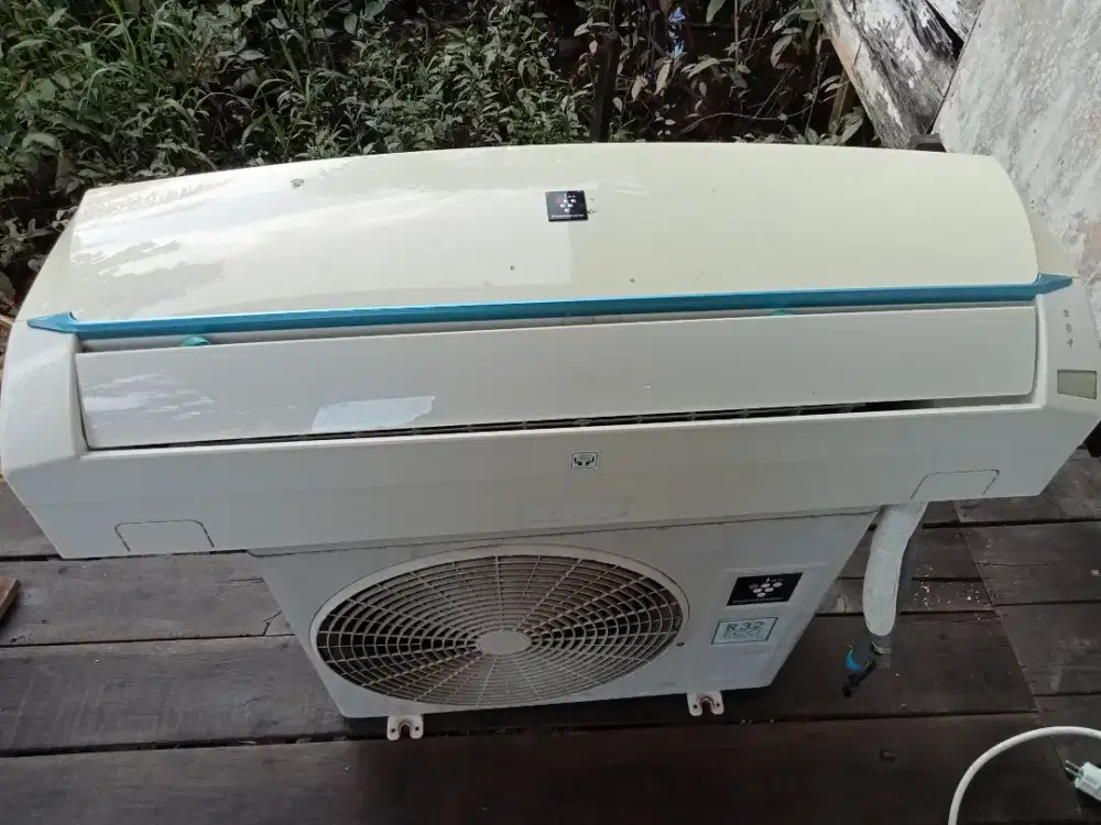AC Sharp 1/2 pk kondisi masih baik dan bening