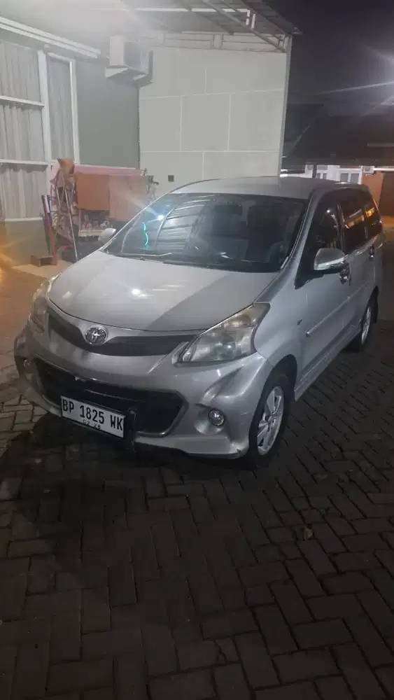 TOYOTA AVANZA VELOZ LUXURY 1.5 AT TAHUN 2015